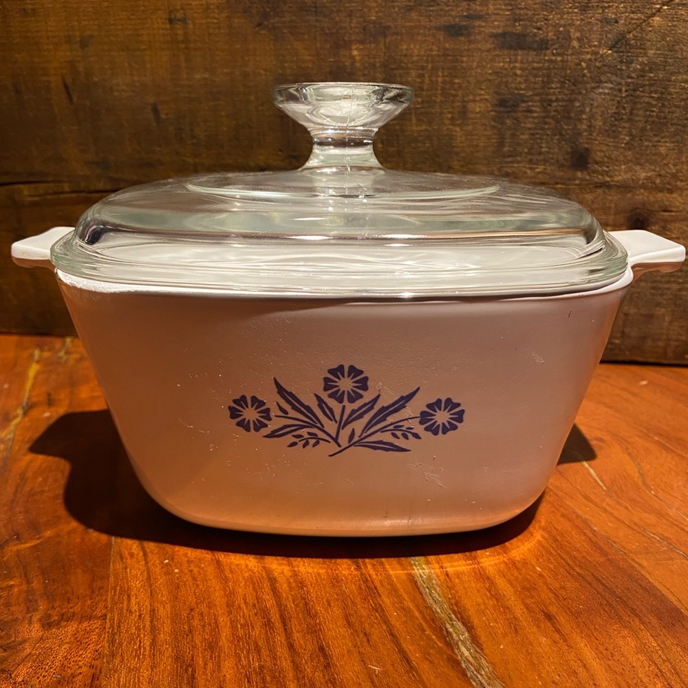 Corningware 1 3/4 quart casserole dish with Pyrex lid‎
